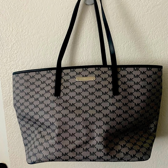 Michael Kors Handbags - Michael Kors Large Tote